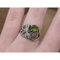 Echt zilveren ring met Peridoot en libel